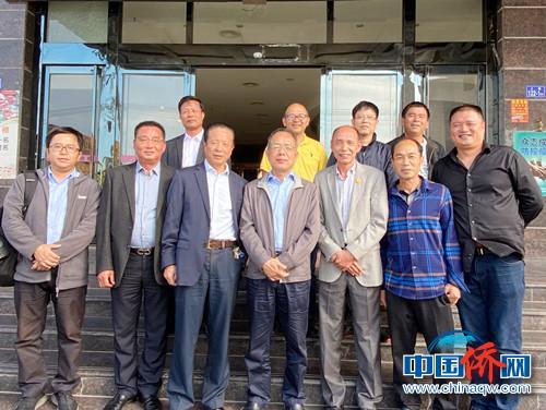 翁小杰攜松溪縣僑聯副主席周志強等人與福清僑界人士聯誼。　肖玉麗　攝
